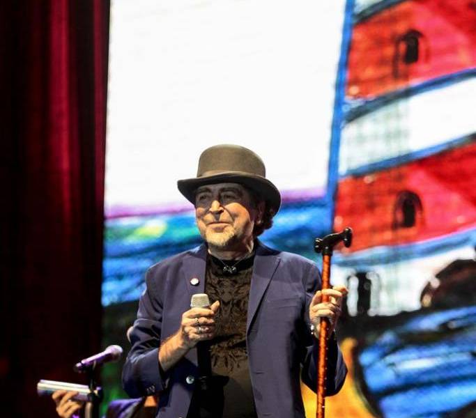 Sabina se despidió en Quito con un "concierto teñido de melancolía"