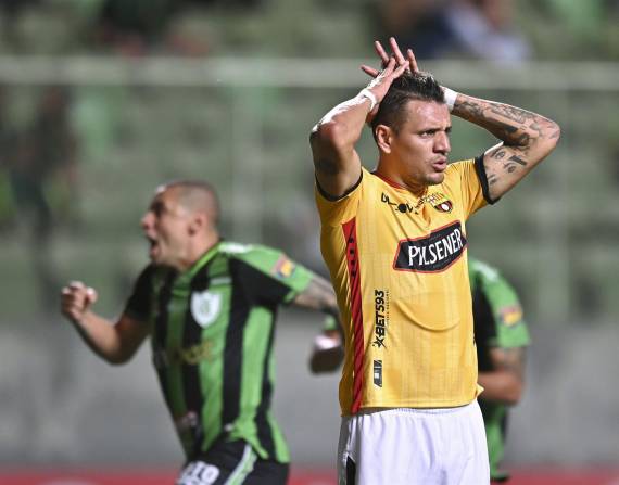 Garcés se lamenta tras errar el tiro desde los doce pasos.