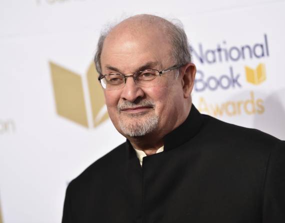 Salman Rushdie fue apuñalado en Nueva York.