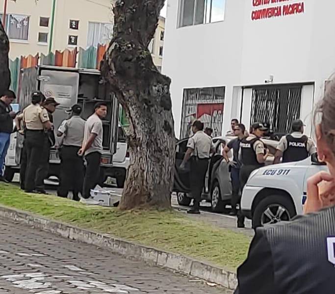 Atuntaqui: Una mujer policía fue asesinada por otro agente, quien trató de suicidarse después