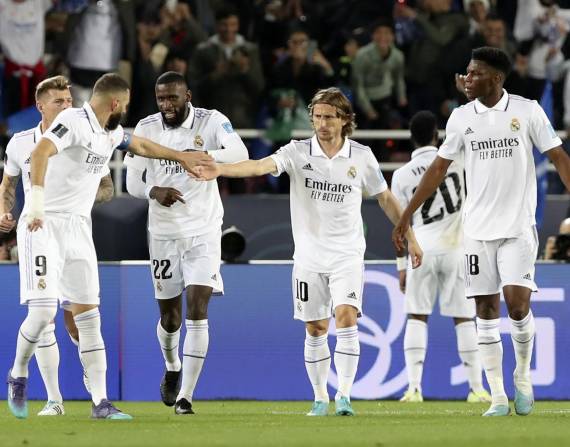 Rabat (Morocco), 11/02/2023.- Players of Real Madrid celebrate after scoring the 1-0 lead during the FIFA Club World Cup final between Real Madrid and Al Hilal SFC in Rabat, Morocco, 11 February 2023. (Mundial de Fútbol, Marruecos) EFE/EPA/Mohamed Messara