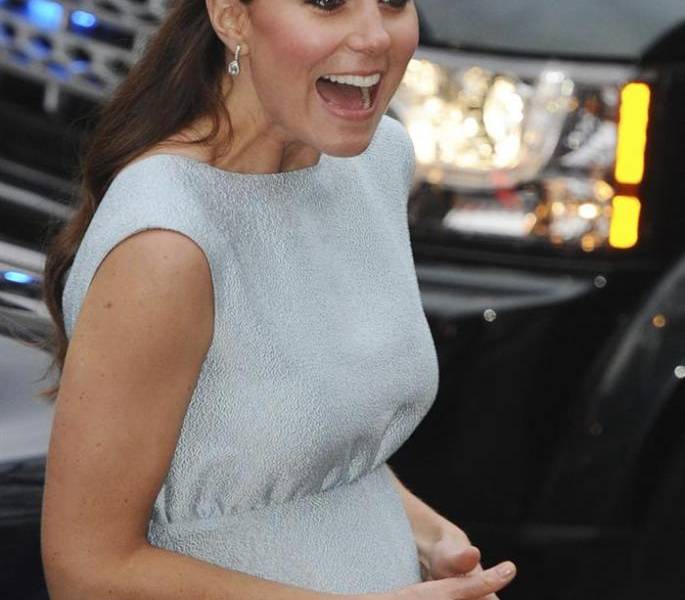 Kate Middleton luce embarazo en la primavera londinense