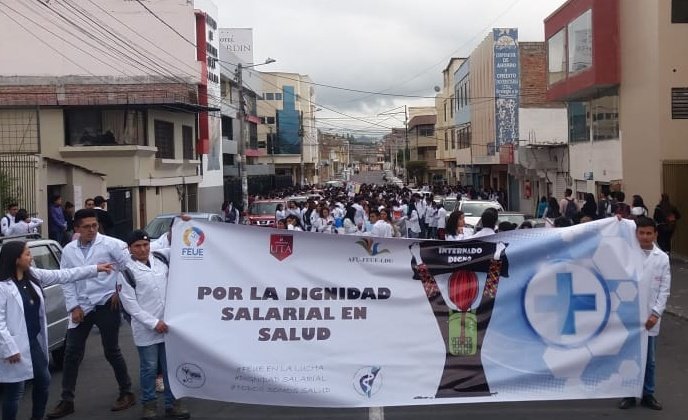 Estudiantes rechazan nuevo pago por internado