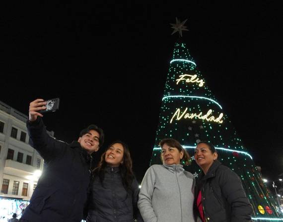 Estos son los árboles de Navidad más altos de Ecuador