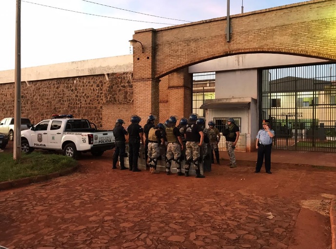 Casi un centenar de reos fugan de cárcel en Paraguay