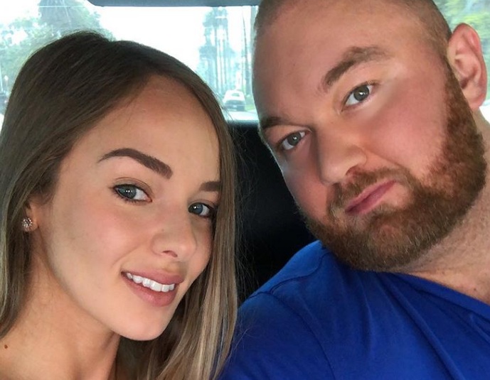 &quot;The Mountain&quot; contrajo matrimonio con su novia Kelsey Henson