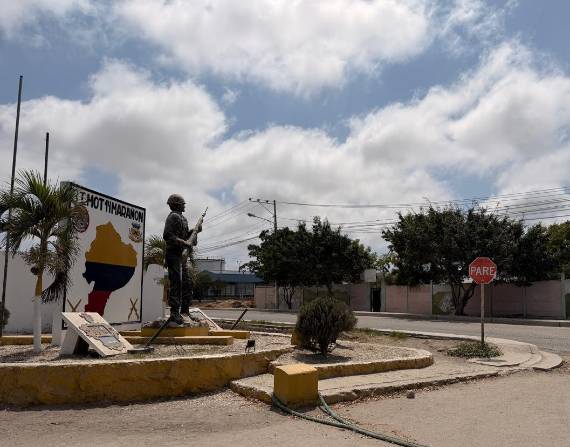 Seis militares fueron detenidos por presunta ejecución extrajudicial durante un operativo en Santa Elena.