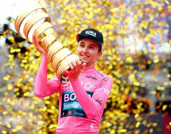 Jai Hindle (Bora Hansgrohe) se mostró orgulloso de ser el primer ciclista australiano ganador del Giro de Italia.