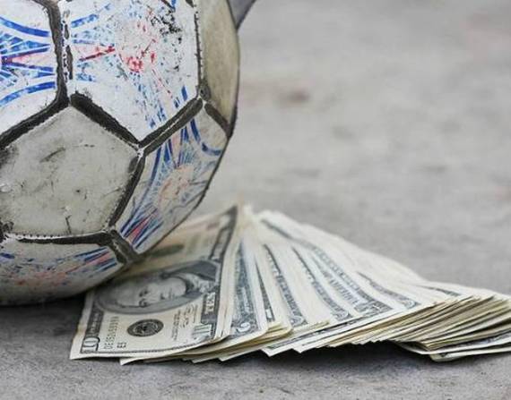 El fútbol ecuatoriano ha tenido algunos casos mediáticos sobre supuestos arreglos de partidos, que salpican la transparencia del balompié.
