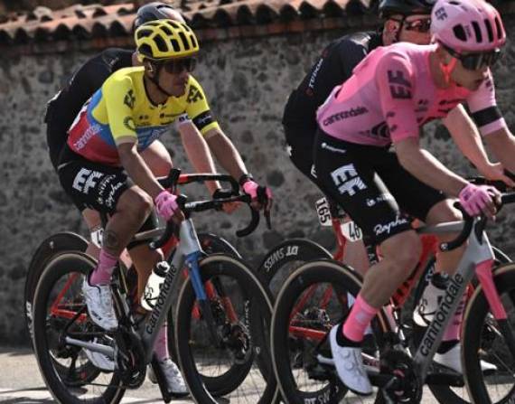 El ciclista carchense contaría con dos ecuatorianos dentro de su equipo para su próximo reto.