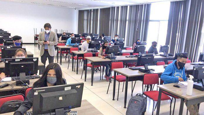 Más de 110 mil aspirantes rinden hoy el Examen Transformar