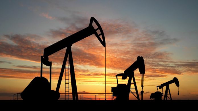El petróleo termina ligeramente en baja en su mejor año desde 2016