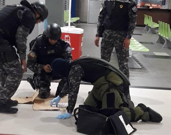 La Policía localizó una cápsula detonante y 25 cartuchos de dinamita en baño de terminal. Policía Nacional/Archivo