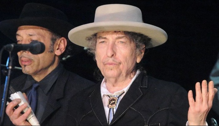 Dylan habla de Buddy Holly y Homero en discurso por Nobel