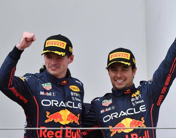 Max Verstappen y Checo Pérez, pilotos de Red Bull.