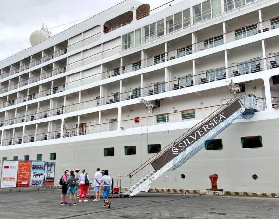 El Silver Whisper es el primer barco de la temporada de cruceros 2021-2022 que llegó a Guayaquil.