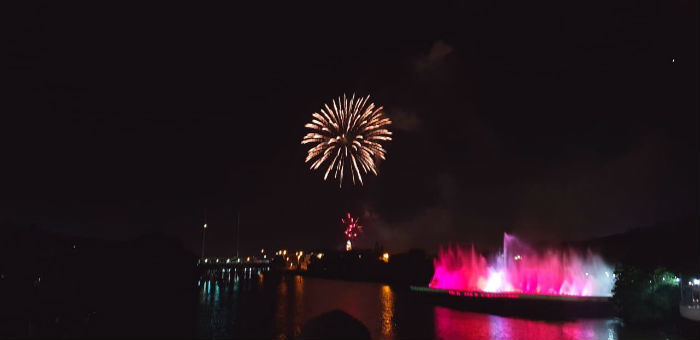 Fuegos artificiales celebran a Guayaquil en sus 483 años de proceso fundacional
