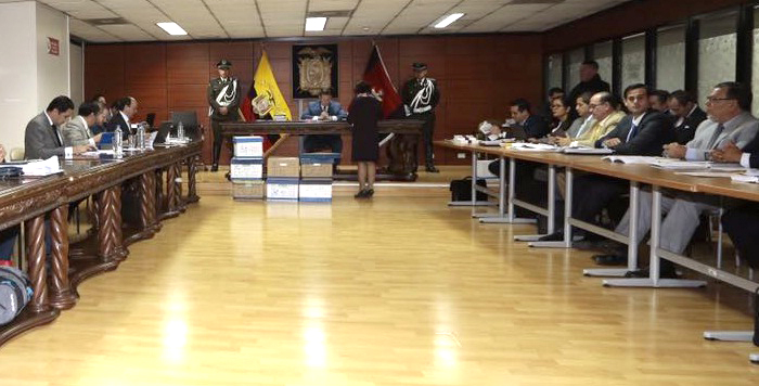 Fiscal pide prohibición de salida del país para Glas y arresto domiciliario para Pólit