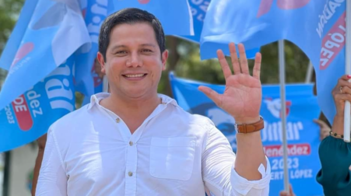 Imagen de Omar Menéndez durante su campaña política.