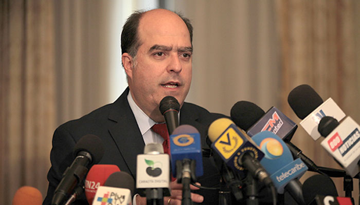 Jefe de Parlamento venezolano llega a Europa para reunirse con mandatarios