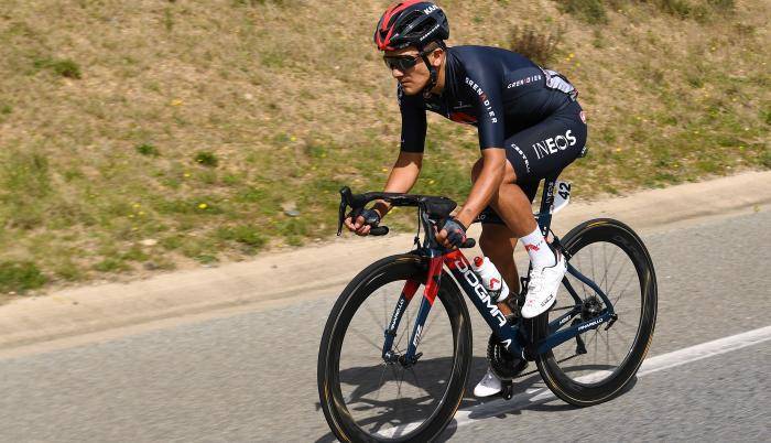 Richard Carapaz se cayó pero recuperó tiempo en la etapa 1 de Volta a Catalunya