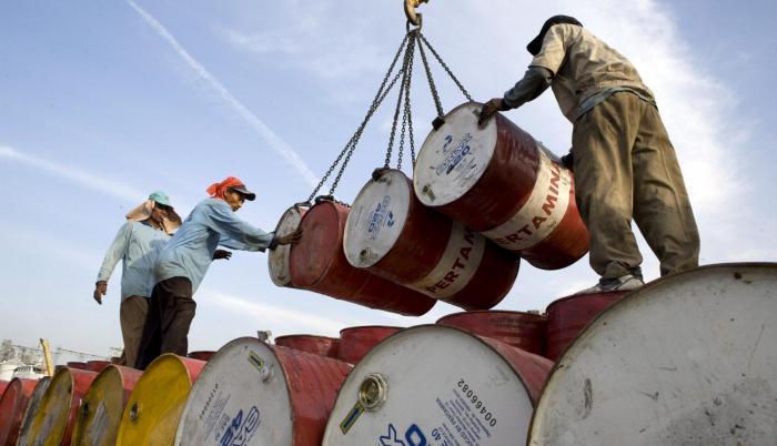 Precio del barril de petróleo Brent alcanza los $139, mientras que el WTI $125