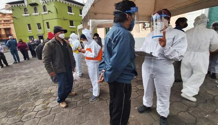 Brigadas médicas móviles recorren Quito para realizar pruebas rápidas
