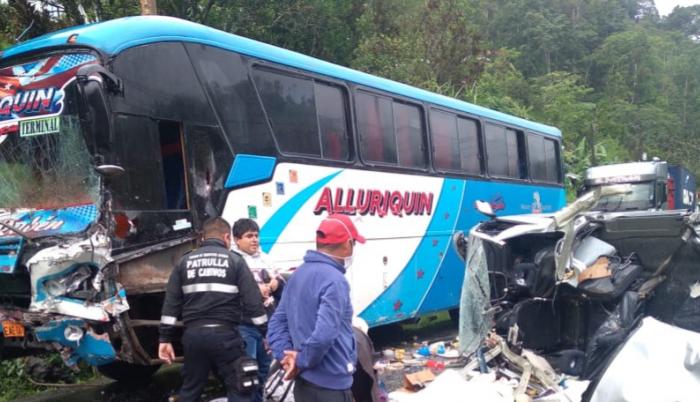 Violento accidente en la vía Santo Domingo deja 4 fallecidos