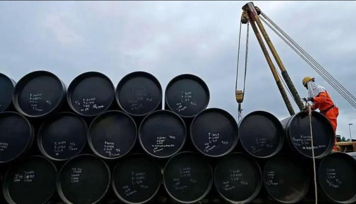 El precio del barril de Brent, de referencia en Europa, para entrega en mayo cotizaba a 126,26 dólares sobre las 13.00 GMT en el mercado de futuros de Londres