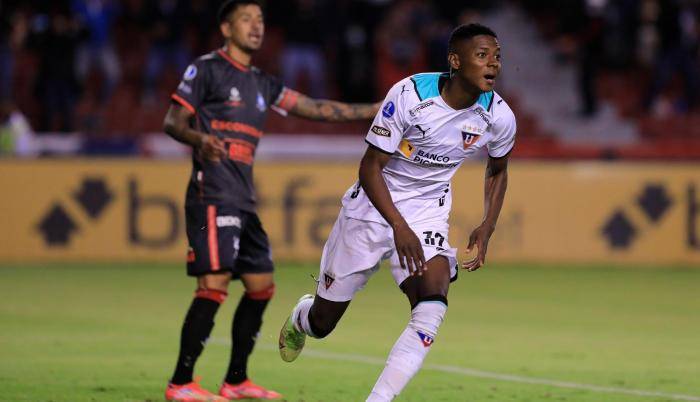 Nilson Angulo deja LDUQ y viaja a Bélgica para fichar por el Anderlecht