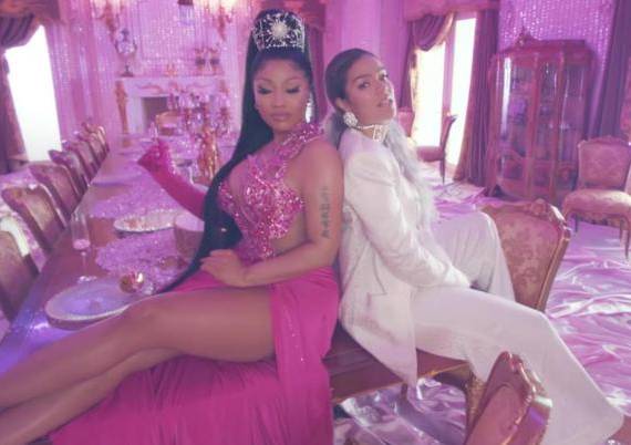 Nicki Minaj y Karol G interpretan esta canción.
