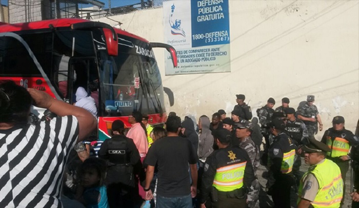 Tres presos se fugan de centro de detención de Quito