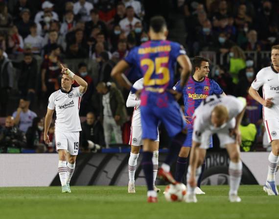 El FC Barcelona quedó eliminado de la Europa League tras caer con el cuadro Eintracht Fráncfort.