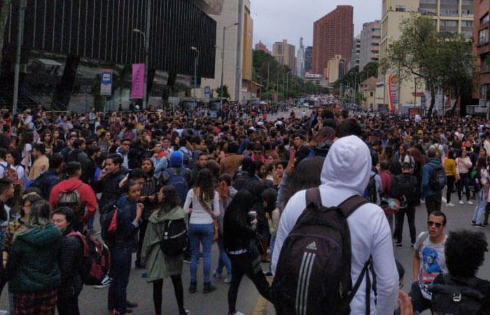 Explosión deja 5 heridos en una universidad de Bogotá