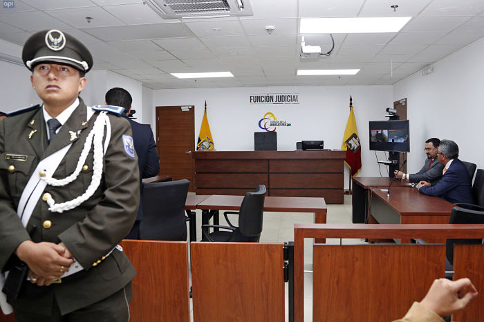 Pareja Yannuzzelli y Tapia, sobreseídos de peculado en caso Petroecuador