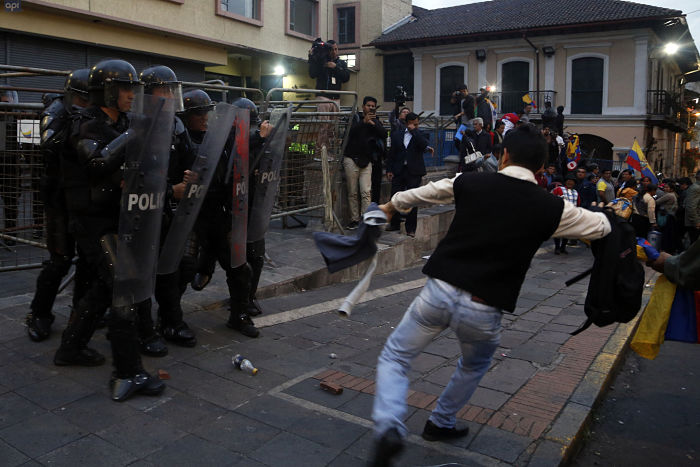5 detenidos por desmanes durante marcha en Quito
