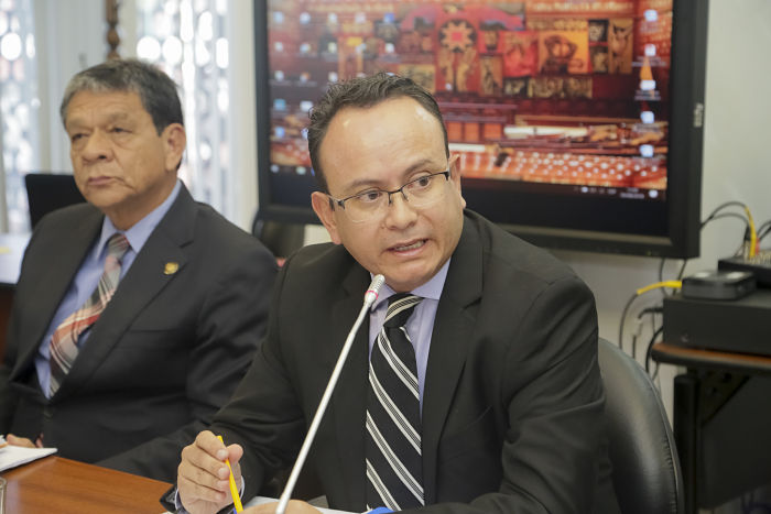 Designan a Edison Toro como encargado de la Supercom