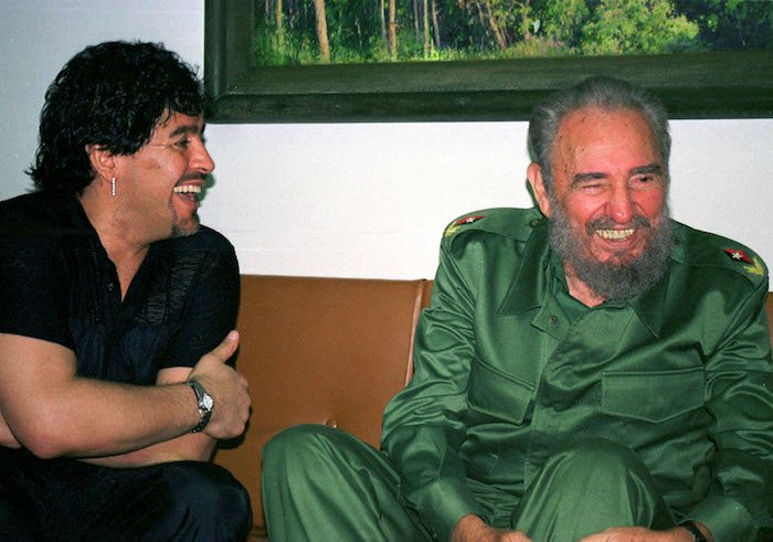 Maradona llora a Fidel Castro, su “segundo padre”