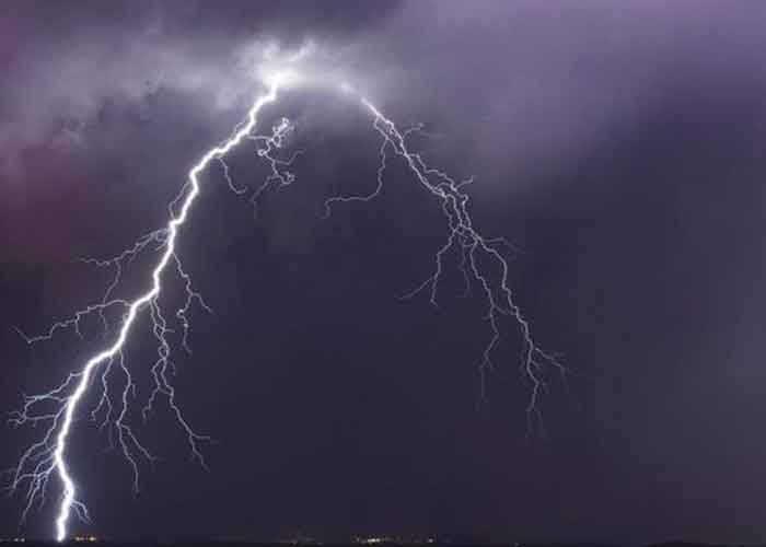 Rayo cae en una familia en Perú