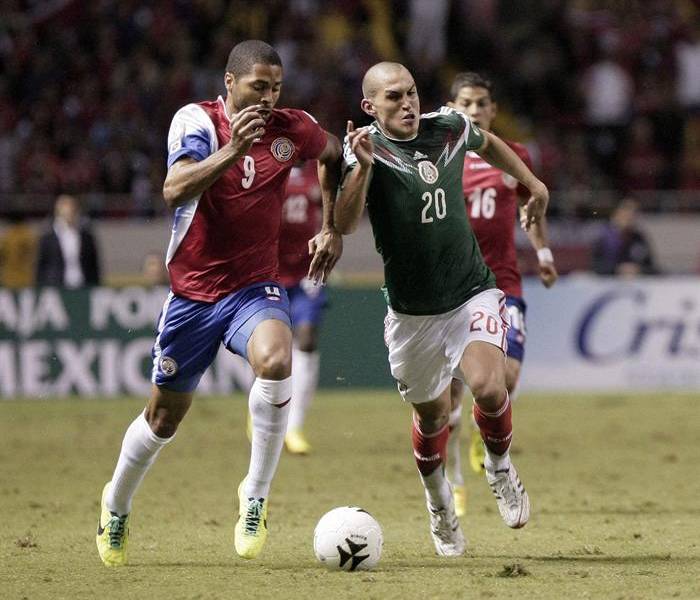 Famoso comentarista deportivo mexicano carga en contra de su selección