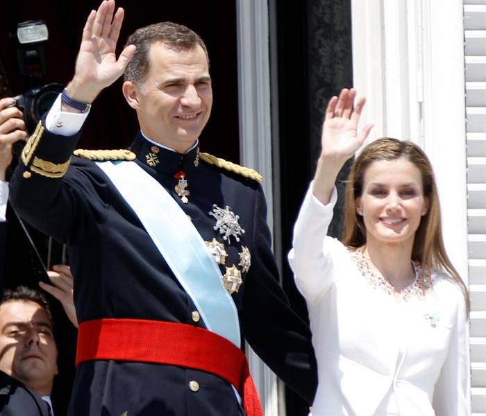 Felipe VI ofrece una Monarquía renovada y animó a construir unidos el futuro