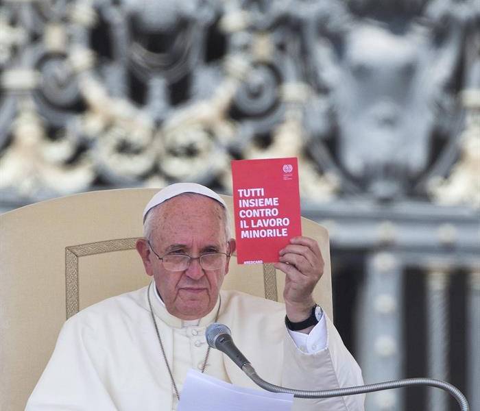 Papa lamenta pobreza creada por desigualdad económica en Latinoamérica
