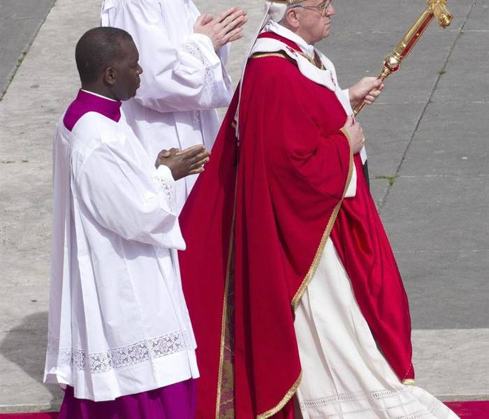 Francisco abre los ritos de su primera Semana Santa como papa