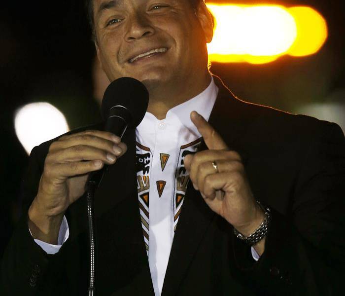 Correa remodela su Gobierno para reforzar el perfil político