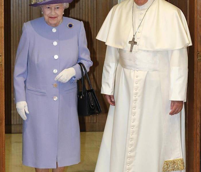Reina Isabel II se reunió con el papa Francisco en el Vaticano