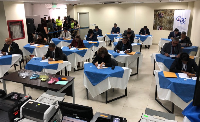 3 aspirantes a fiscal general quedan fuera del proceso