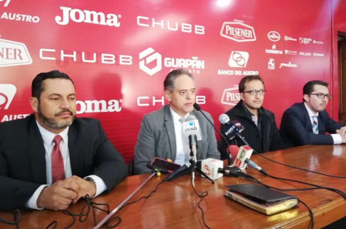 D. Cuenca separa a un jugador y manda tres a reservas