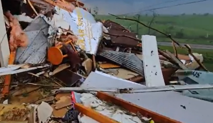 Tornado en Iowa y Fuertes Tormentas Devastan Comunidades en Estados Unidos