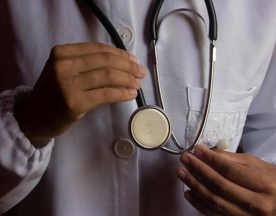 Imagen referencial para graficar la atención médica.