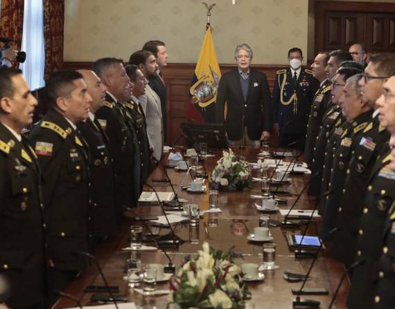El presidente Guillermo Lasso dirigió el encuentro en Carondelet con los altos oficiales de la Policía Nacional.